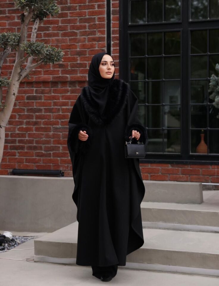 Kürk Detaylı Kaşe Panço Abaya