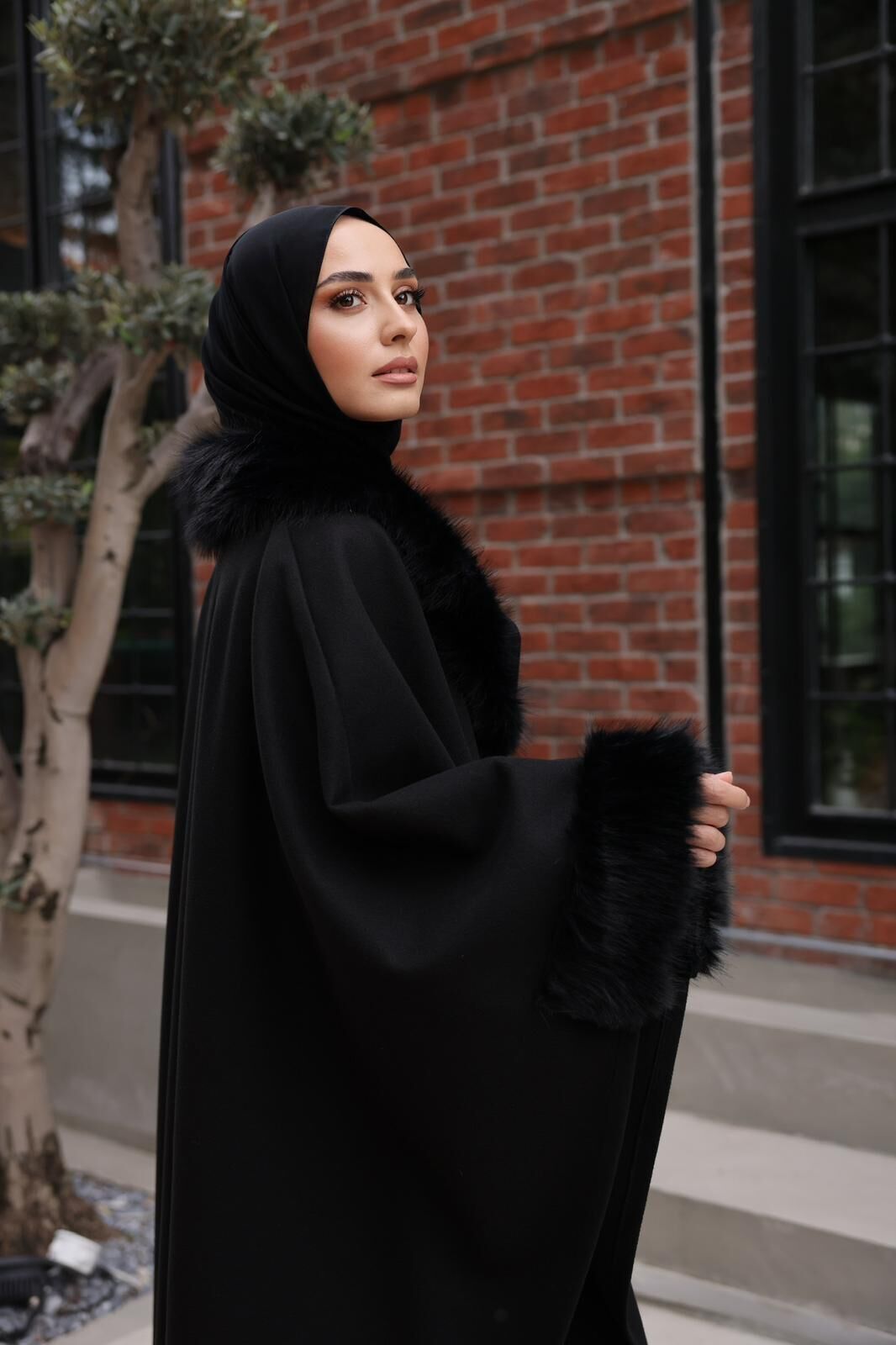 Kürk Detaylı Kaşe Panço Abaya