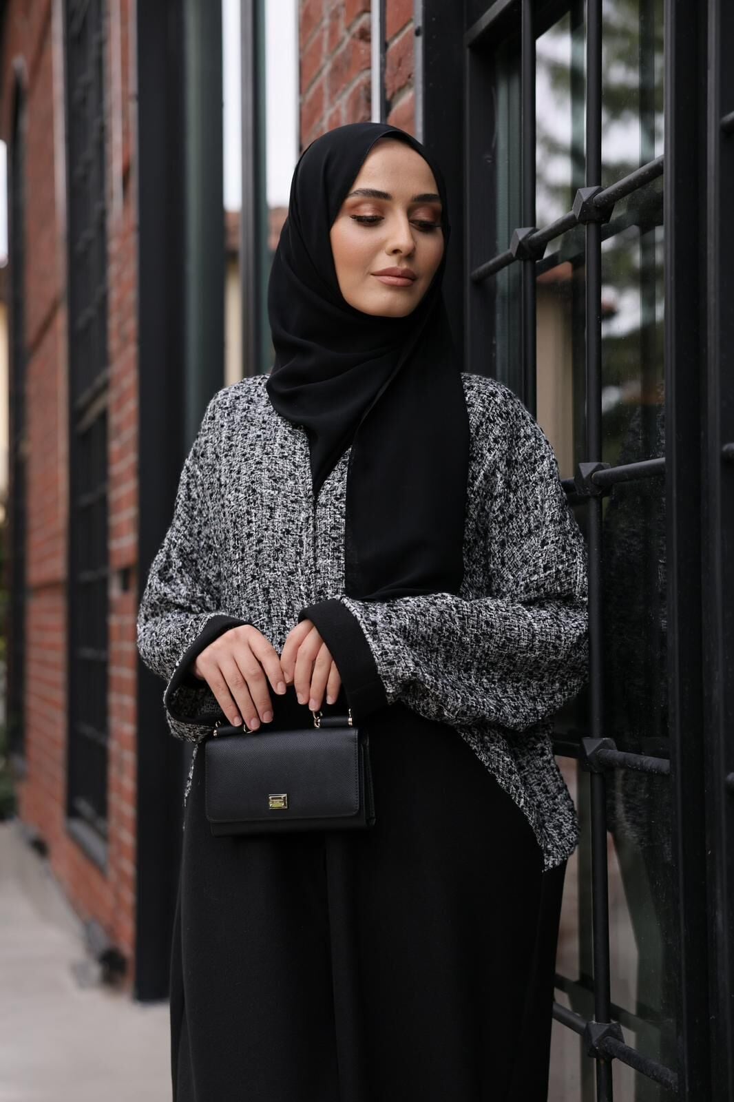 Chanel Detaylı Kaşe Abaya